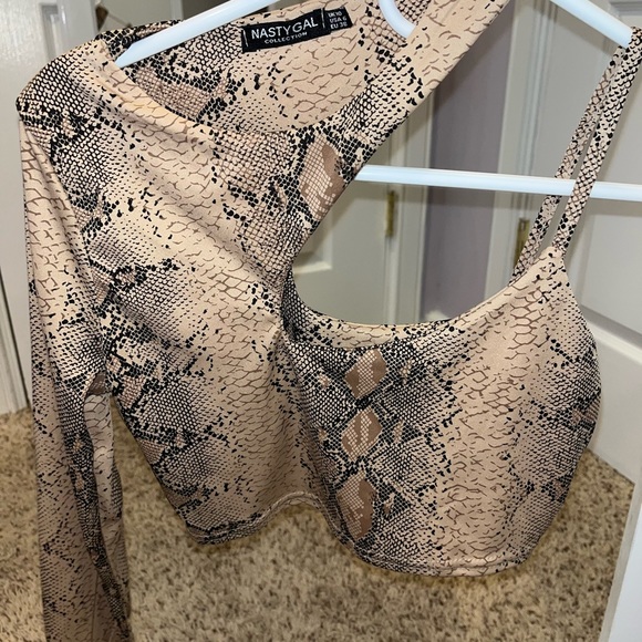 Crop top - Picture 1 of 2